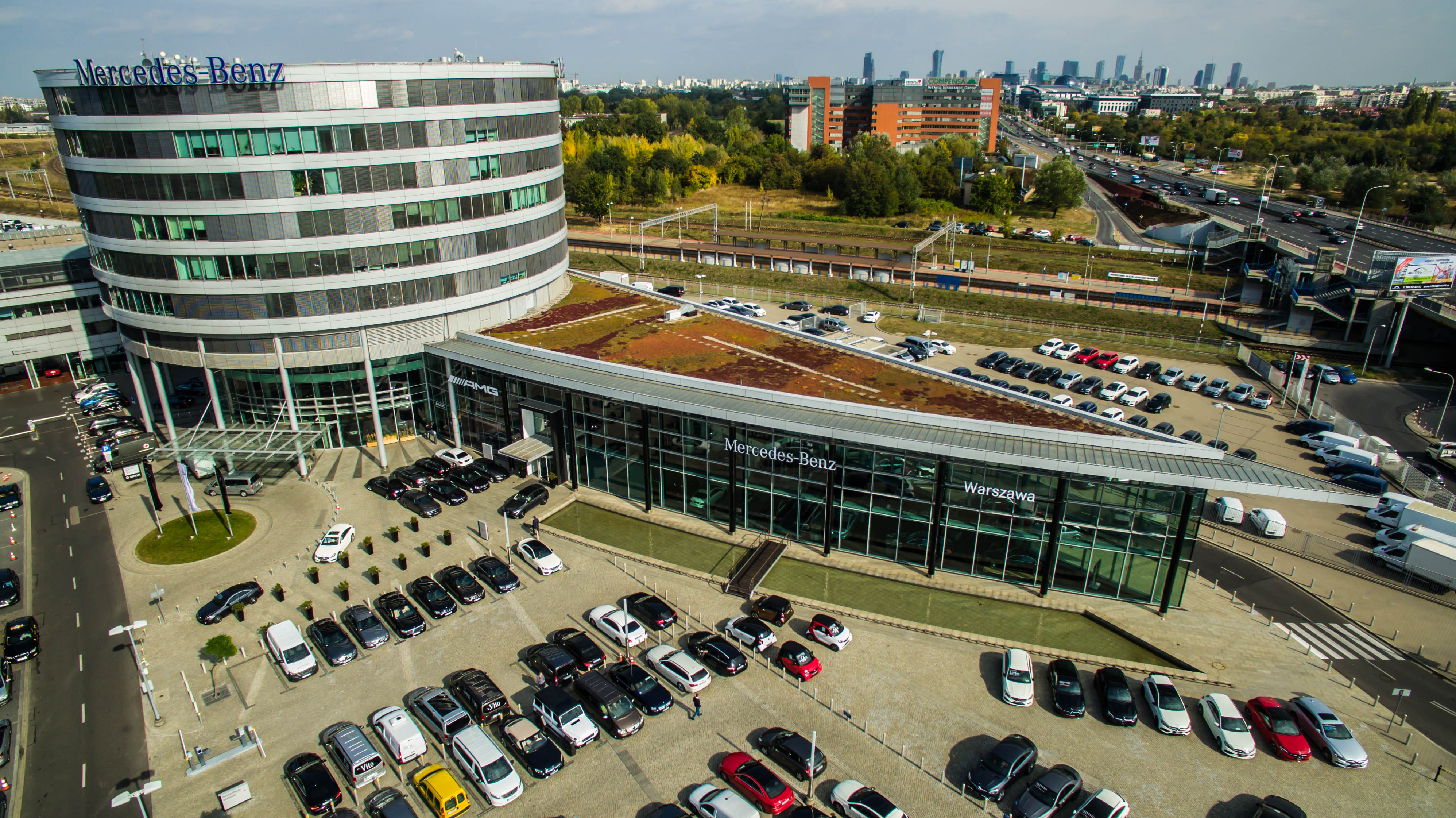 Mercedes-Benz building in Warsaw acquired by Adventum